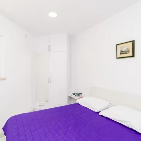 One Bedroom Ricky Apartman *