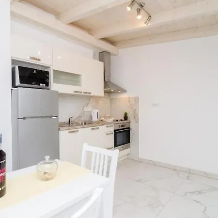 One Bedroom Ricky Διαμέρισμα