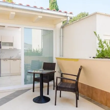 One Bedroom Ricky Διαμέρισμα